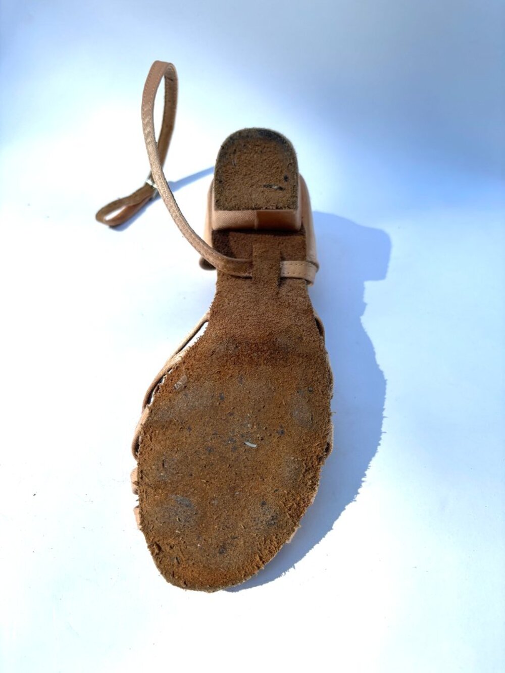 Latin Ballroom Shoes, Tan, LITTLE KIDS SIZE 2.5, 1 inch heal. EXCELLENT Cond. - Picture 4 of 8
